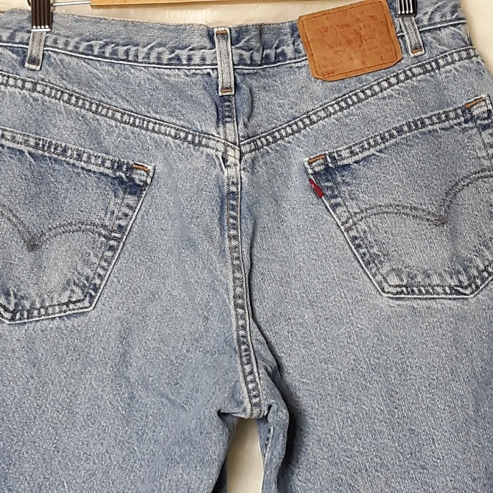 Levi's 550 Relaxed Fit Denim Blue Jean Shorts SZ 36